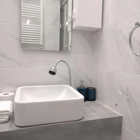 Center With A Modern Breeze Апартаменты